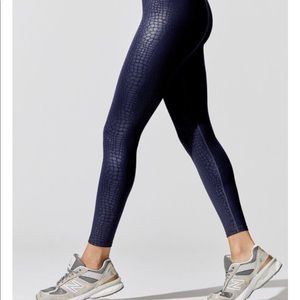 CARBON38
CROCODILE FOIL HIGH RISE 7/8 LEGGING